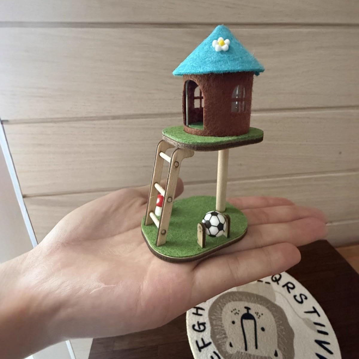 Miniature Tree House with Ladder, Mini Cat House Felt Wood Felt House Miniature Hut Small Cottage with Soccer ball Mushroom,Table Decoration Desktop Ornaments Mini Scene Fairy Garden Decoration