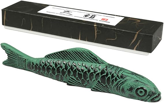 MEGREZ Chinese Calligraphy Paperweight, Cast Iron Paperweight for Pressing Paper Flat, Calligraphy Brush Rest Tool Desk Accessories for Drawing and Writing, Gold Green Carp