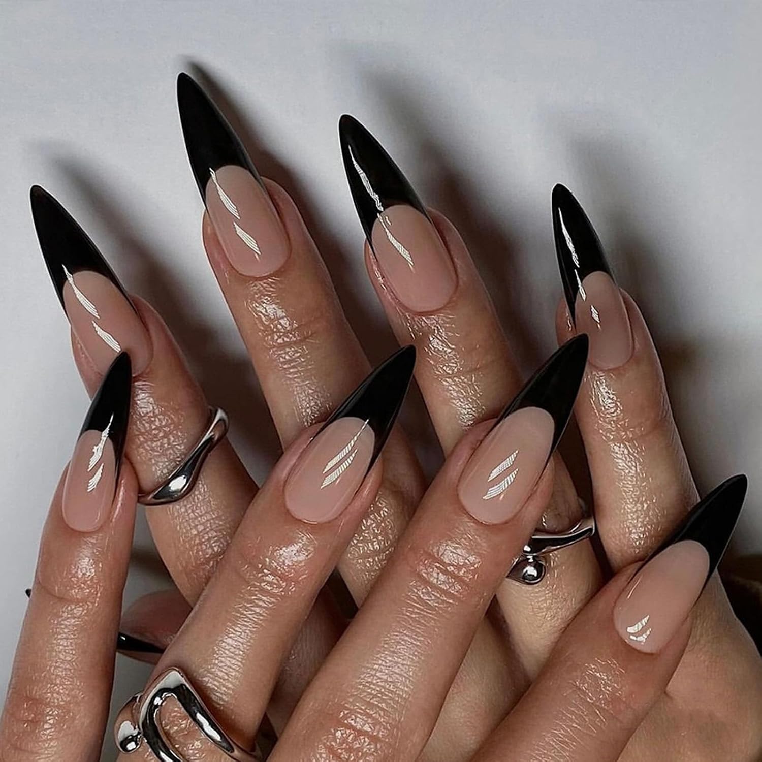 Trendy French Tip Press-On Nails Matte Black Base Detail Durable Fake Nails 24pcs Complete Set Durable Black On Nail