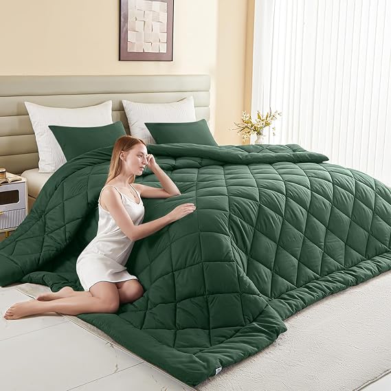 120x128 Oversized King Comforter, Extra Large King Size Comforter Oversized, All Season Soft Lightweight Quilt Down Alternative Duvet Insert with 8 Corner Tabs(120x128, Emerald Green)
