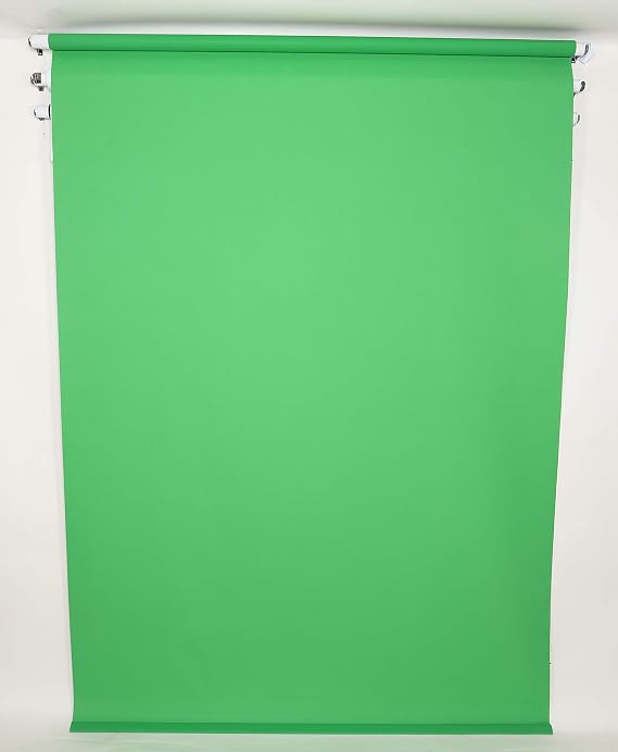 Large Spring-Powered Roll-Up/Pull-Down Background Before & After (Kelly Green (Chromakey))