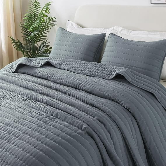 ROARINGWILD Dusty Blue Quilted Quilt Set, Cal King Size, 3 Pieces